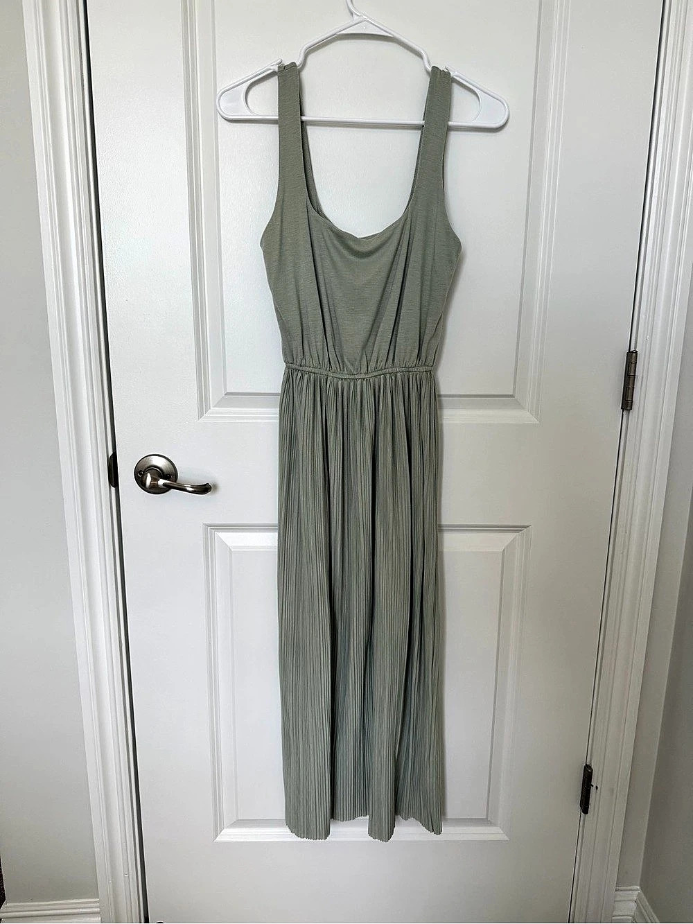 Oak + Fort Pleated Maxi Dress in Green Like New